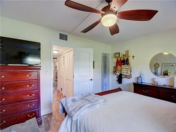 4th image of 1340 NE 28th Ave APT 137