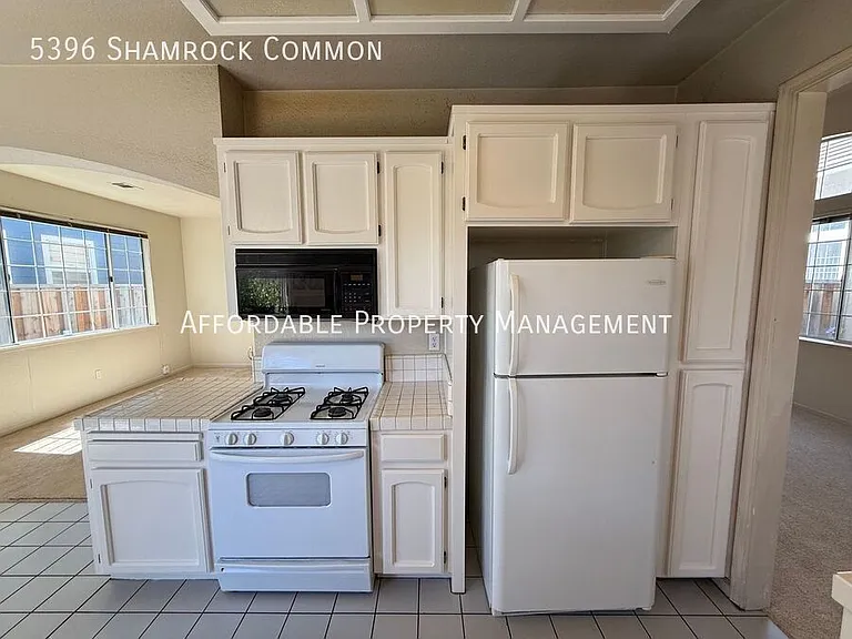 5396 Shamrock Cmn — Photo 8