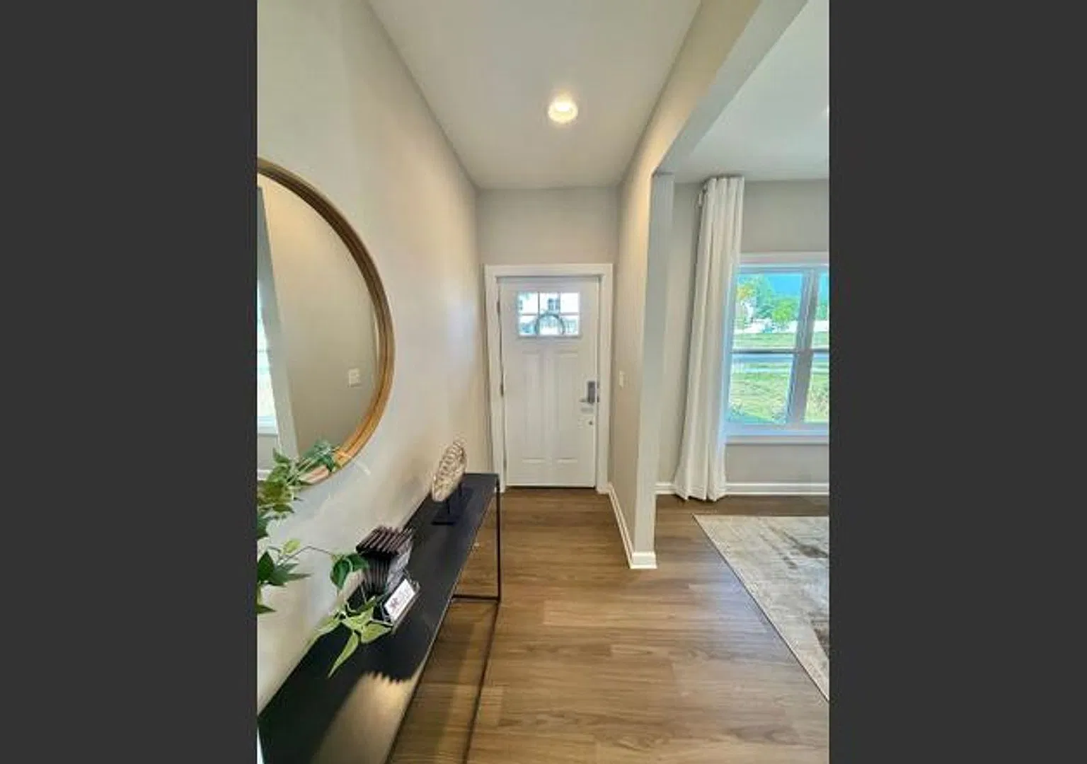 Coming Soon! Beautifully renovated 3-bedroom, 2.5-bathroom, recently updated — Photo 2