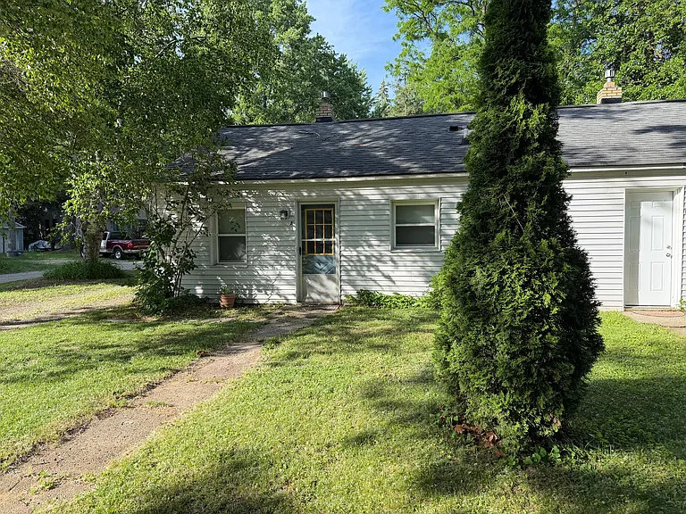 1 bed, 1.0 bath, 350 sqft, $1,000 — Photo 2