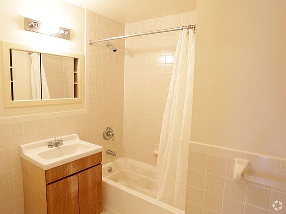 5th image of 3721 31st St APT 506