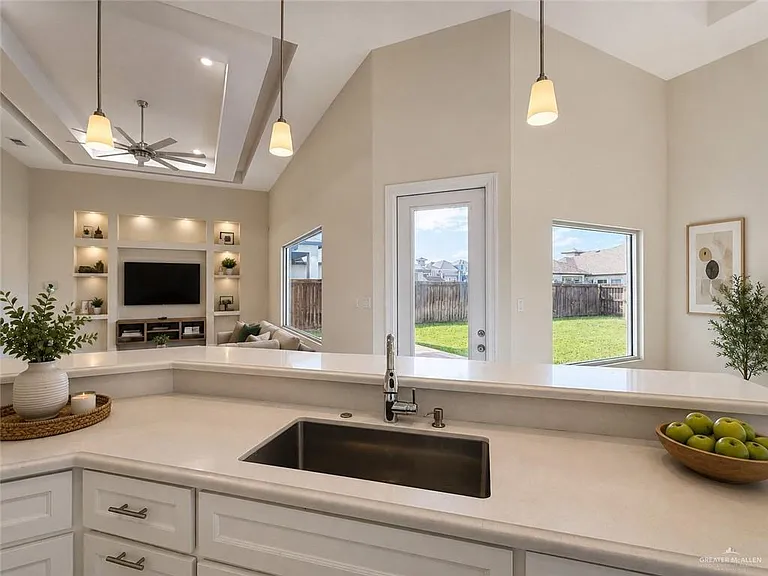 1100 W Fig Ave — Photo 3