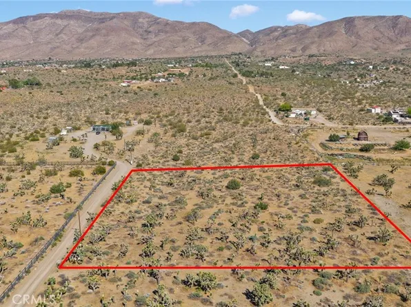 2 Lamprey Rd, Apple Valley, CA 92308