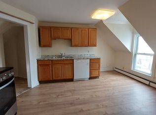 32 S Main St #7, Chester, VT 05143