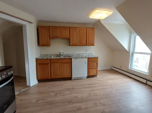 32 S Main St #7, Chester, VT 05143