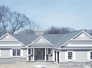 4 Ives Bluff Ct, East Greenwich, RI 02818
