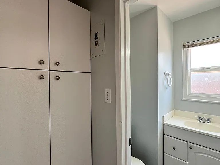 1552 Elm Ave ( F ) — Photo 16