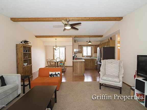 3rd image of 5891 Appleview Dr SE