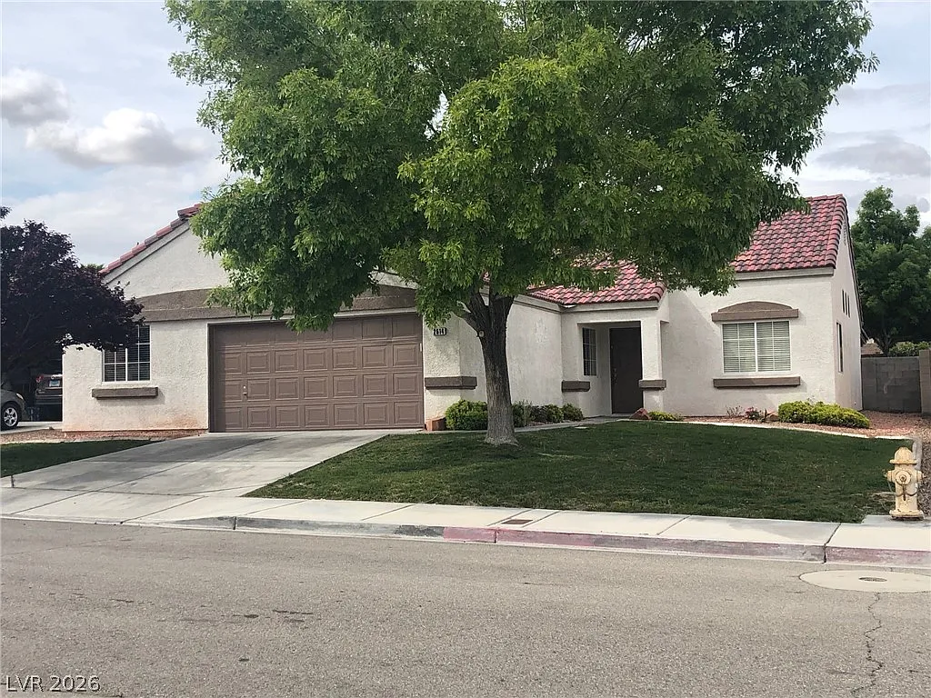 4 bed, 2.0 bath, 1854 sqft, $2,222 — Photo 1