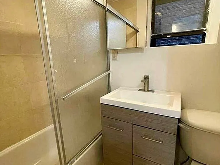 538 W 50th St #3B — Photo 6