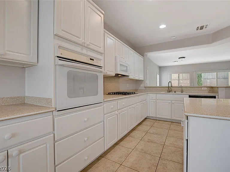 2521 Evansville Ave — Photo 15