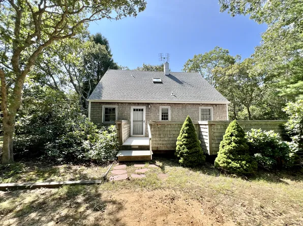 41 Old County Rd W, Vineyard Haven, MA 02568