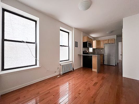 5th image of 631 E 11th St APT 8
