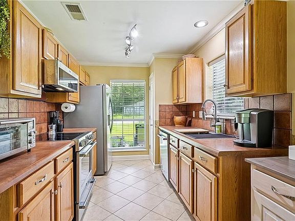 2nd image of 70462 D St
