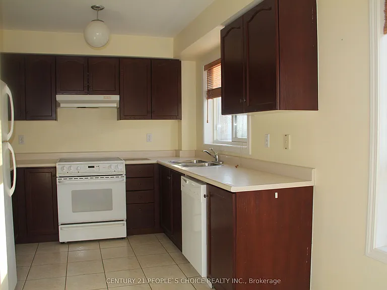 80 Acorn Pl #21 — Photo 9