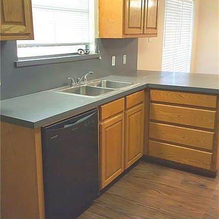 5th image of 812 W Baldridge St