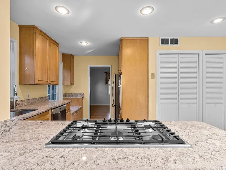 4116 Warner St — Photo 8