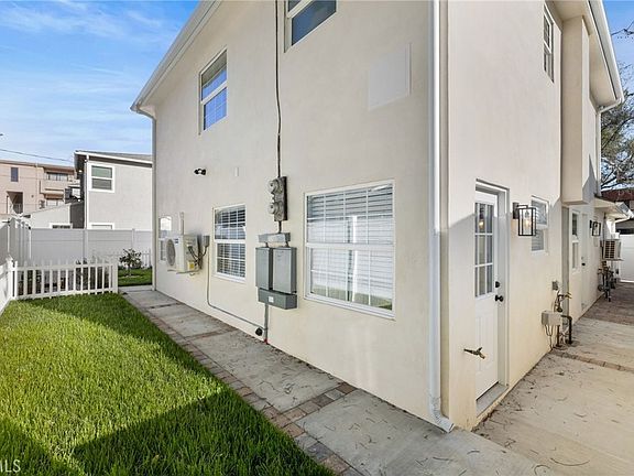 5th image of 419 W Riverside Dr