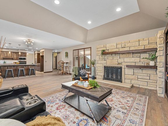 5th image of 68 E Saint Cloud Pl