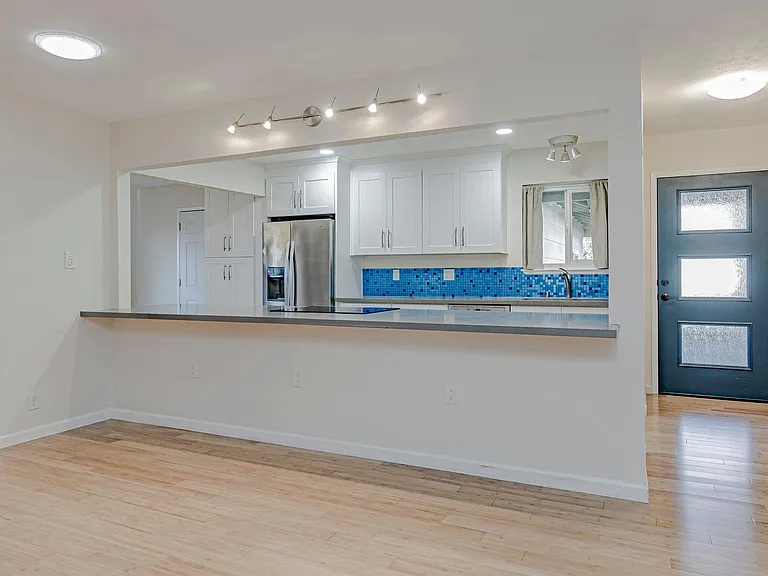 1108 Alice St — Photo 6
