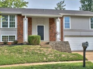 1129 Foxworth Ct, Ballwin, MO