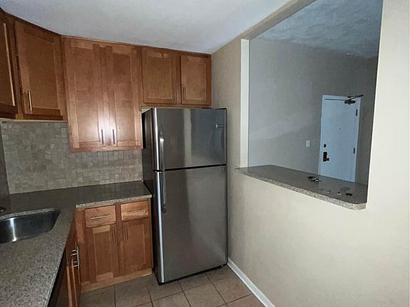3rd image of 1460 Fairlane Dr APT 124