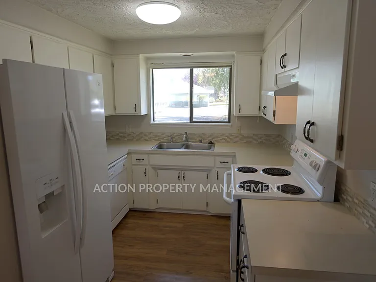 842 N Canterbury Ct — Photo 6