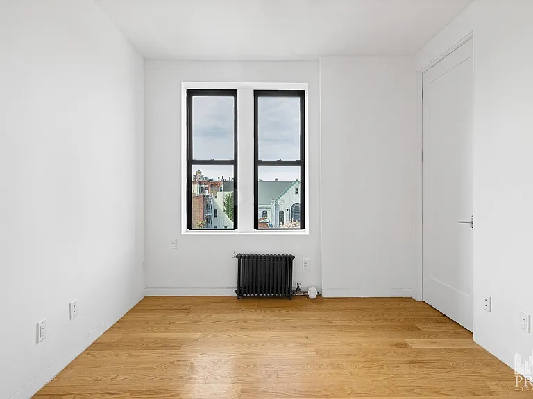 227 Waverly Pl #6B — Photo 2