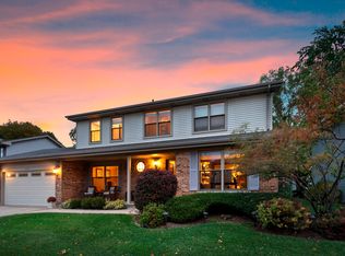 1243 Leeds Ln, Elk Grove Village, IL 60007