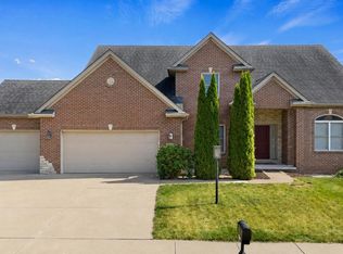 2922 W Wessex Dr, Peoria, IL 61615