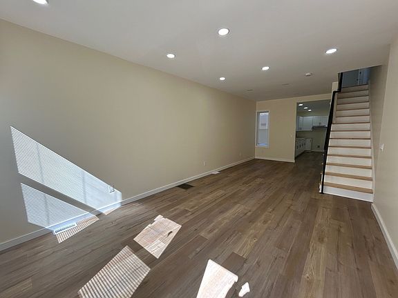 4th image of 632 N Olden Ave