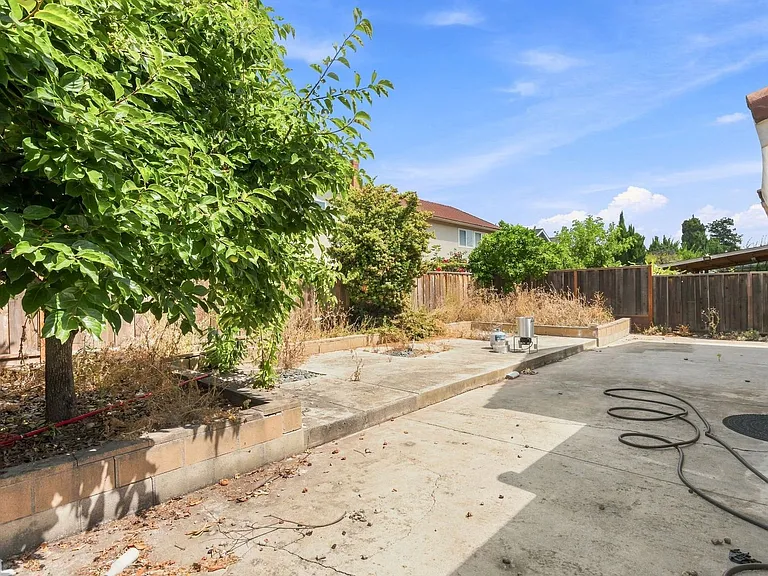 1387 Xavier Ave — Photo 32