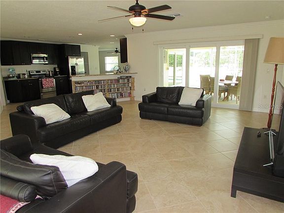 3rd image of 320 Matisse Cir S