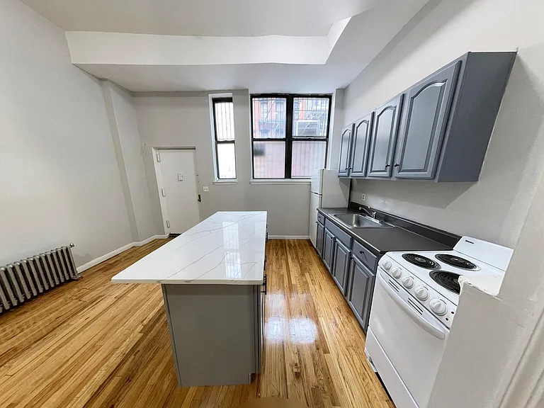 195 Stanton St #S2 — Photo 5