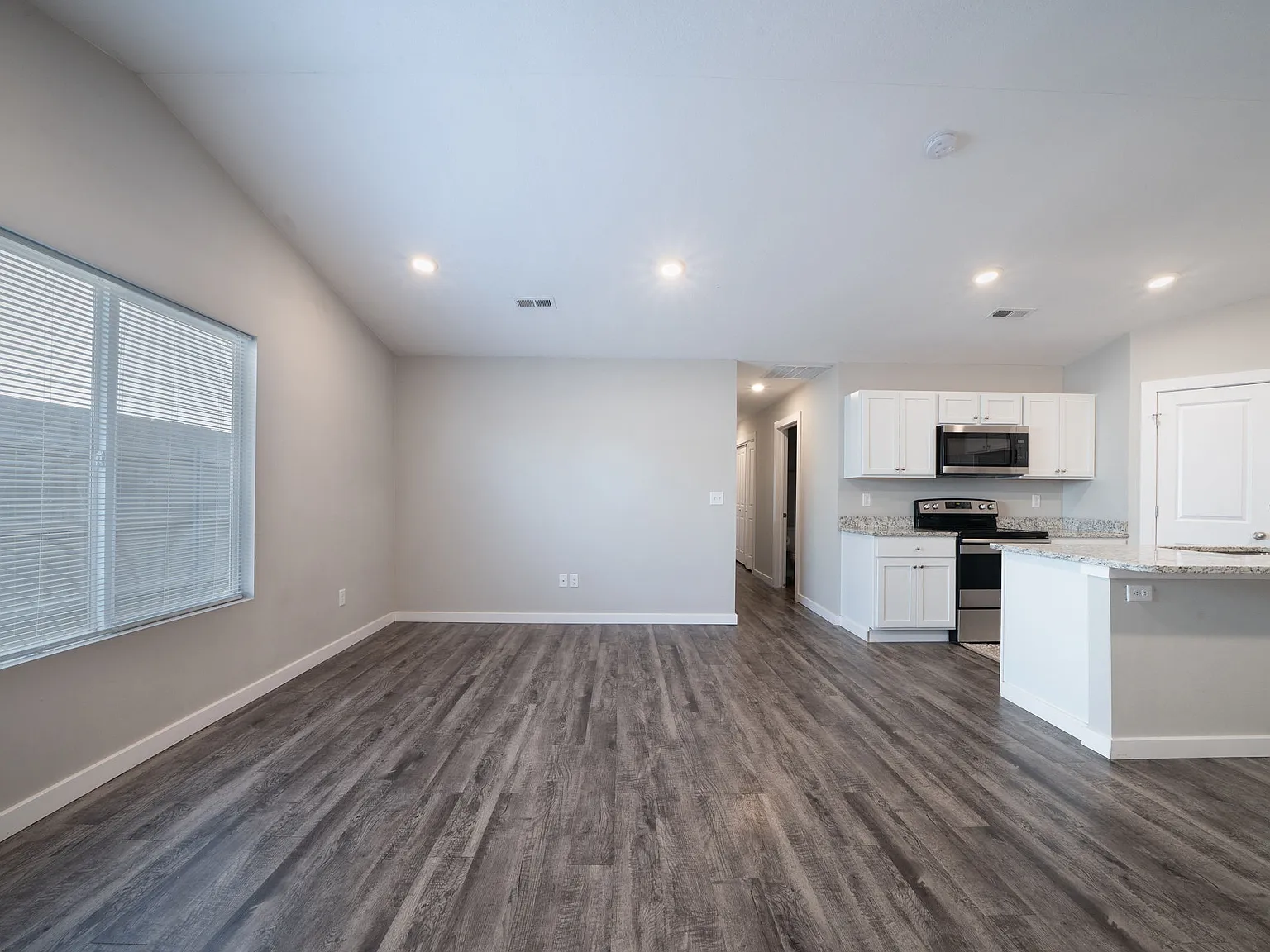 3 bed, 1180 sqft, $1,525 — Photo 2