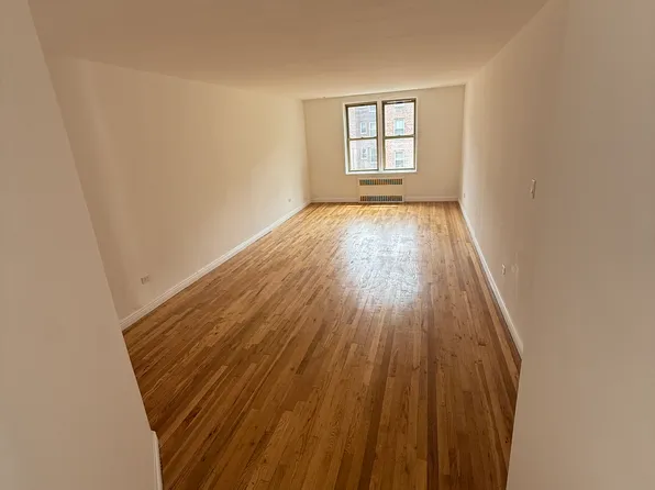 67-25 Clyde Street image 5 of 6