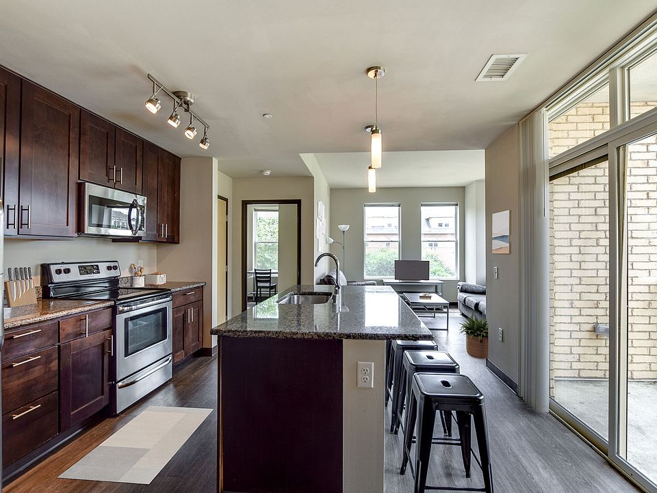 Waterfront 3 Bed Sept 25 12 57