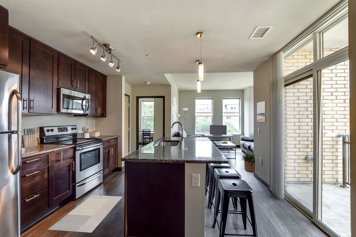 Waterfront 3 Bed Sept 25 12 57