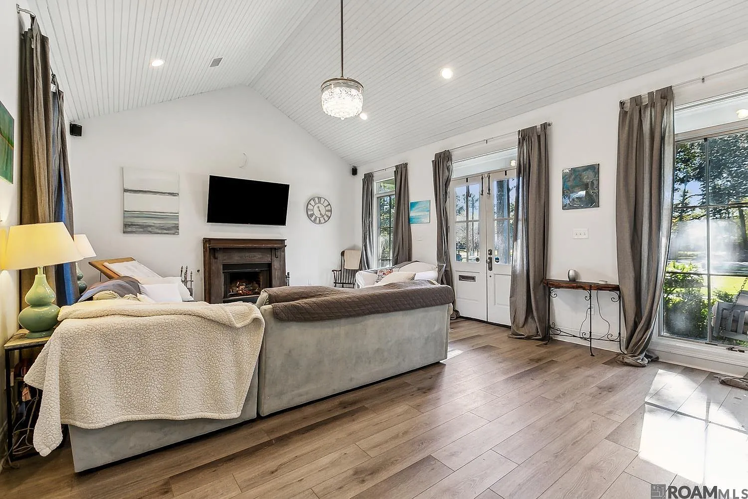 4 bed, 5995 sqft, $6,000 — Photo 3