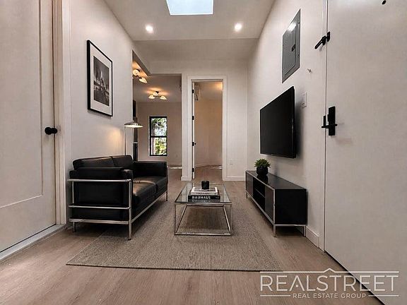 3rd image of 72 Utica Ave APT 3