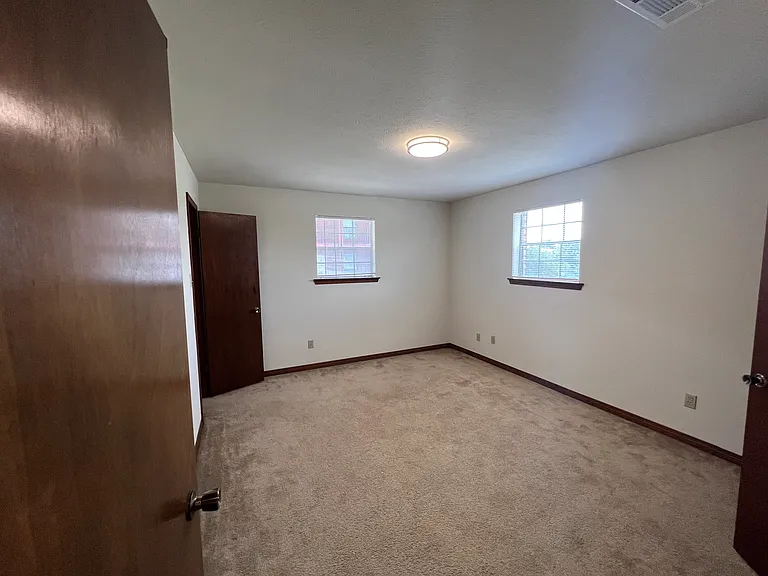 305 W Esplanade Ave #A — Photo 24