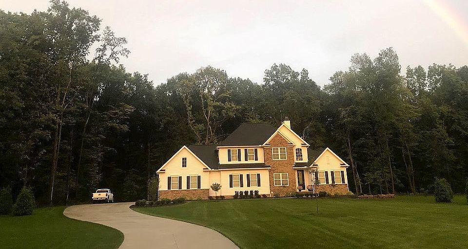 1st image of 2560 E Pointe Dr SE