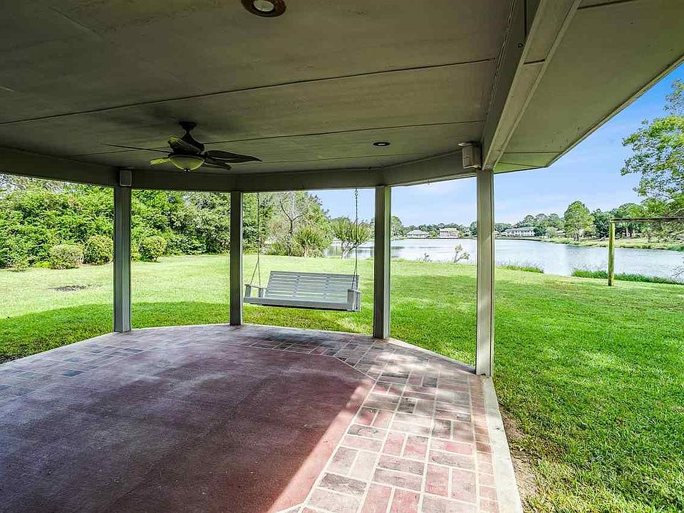 1st image of 332 Bunker Hill Dr