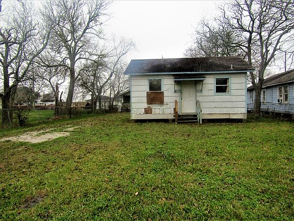 2nd image of 1609 N Avenue G
