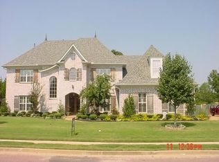 9190 Forest Island Dr N, Collierville, TN 38017