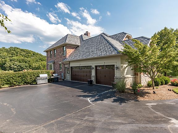 3rd image of 203 Saint Georges Dr