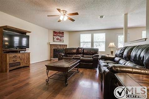 3rd image of 202 Palmdale Dr