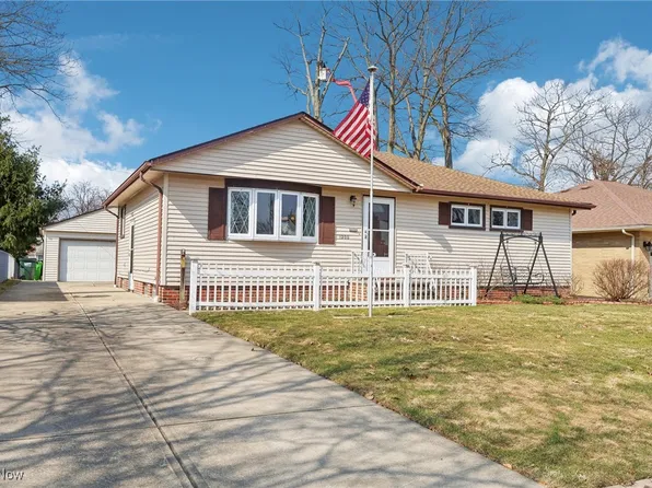 1200 Jackie Ln, Mayfield Heights, OH 44124