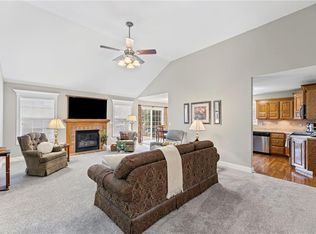 15423 Juniper Ln, Basehor, KS 66007