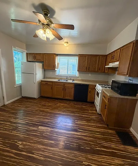 617 Fremont Ave NW — Photo 8